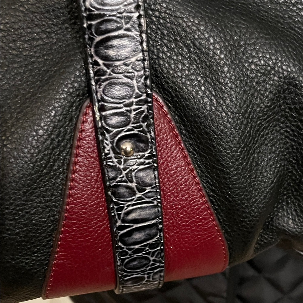 Charlie Lapson Elegant Black and Red Shoulder Bag - Picture 4 of 13
